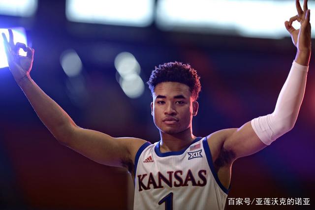库里复出24分普尔空砍24分 勇士力克奇才4连胜