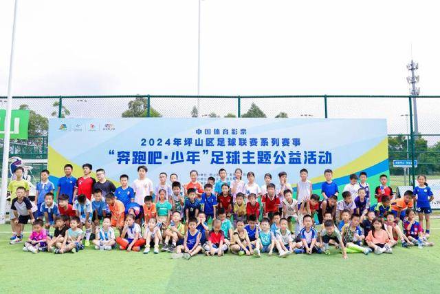 毫无违和感！奥尼尔转发“克莱单身”AI图：复古穿搭+爆炸头